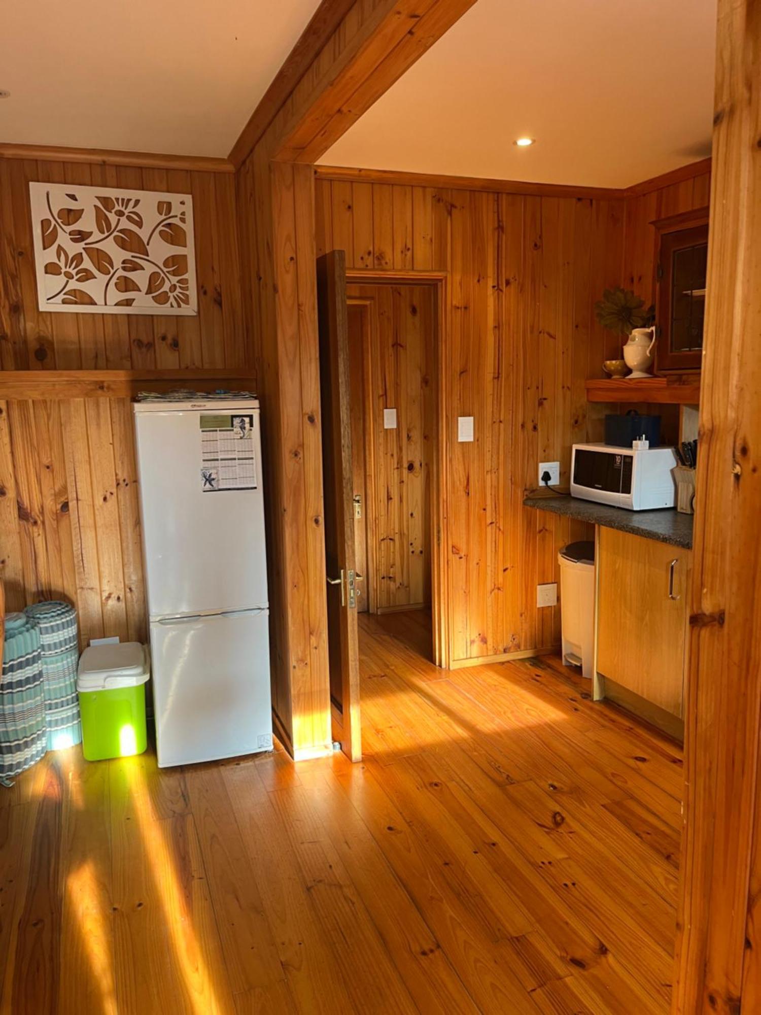 Peaceful Guest Suite With Balcony Views And Garden Setting Брентън-он-Сий Екстериор снимка