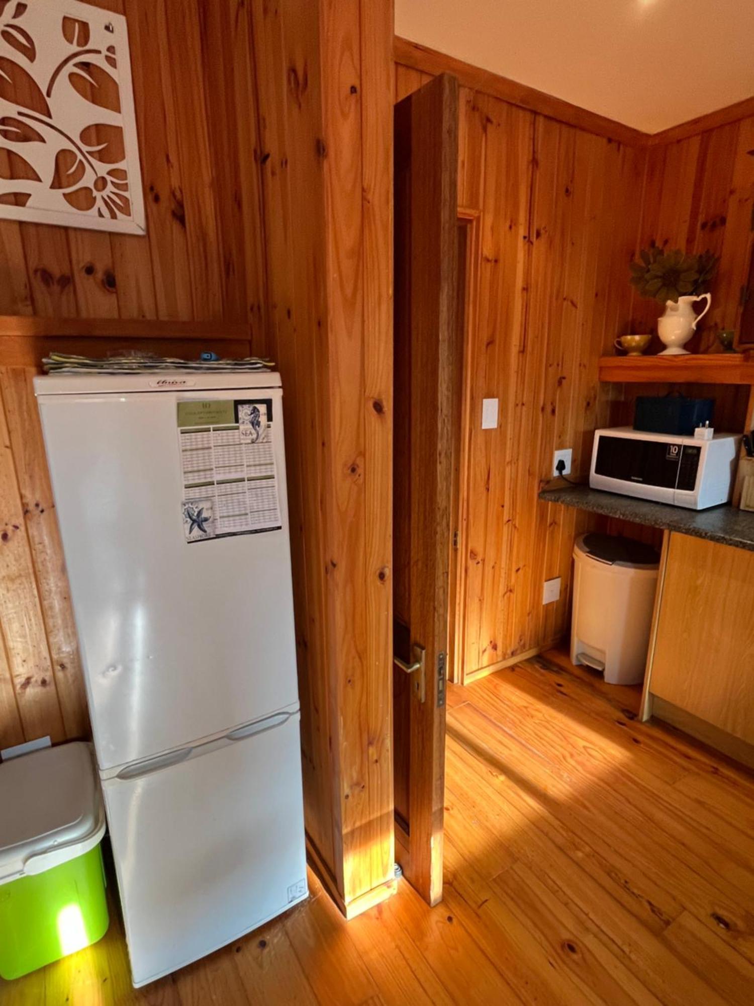 Peaceful Guest Suite With Balcony Views And Garden Setting Брентън-он-Сий Екстериор снимка
